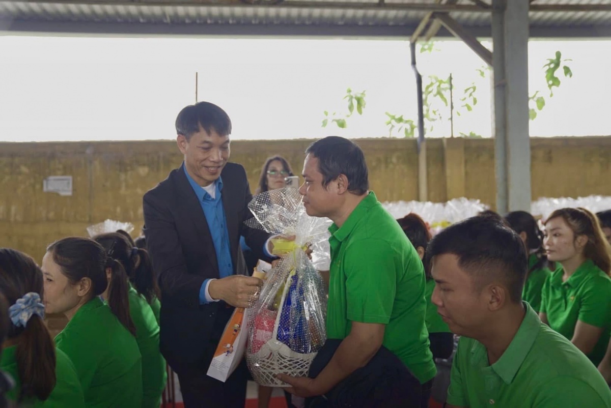 Tết sum vầy cho công nhân may ở Đà Nẵng