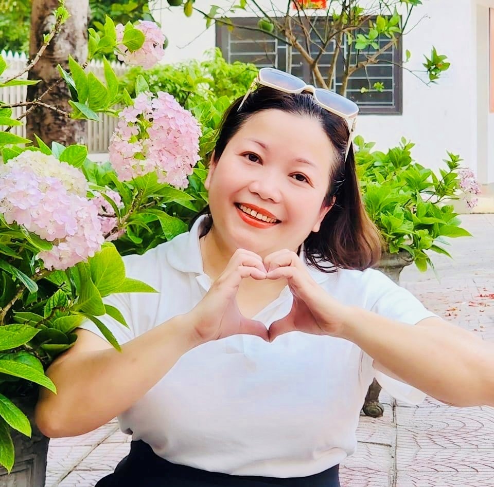 Cô giáo khuyết tật, lấy tri thức làm… “đôi chân” Cô giáo khuyết tật, lấy tri thức làm… “đôi chân”