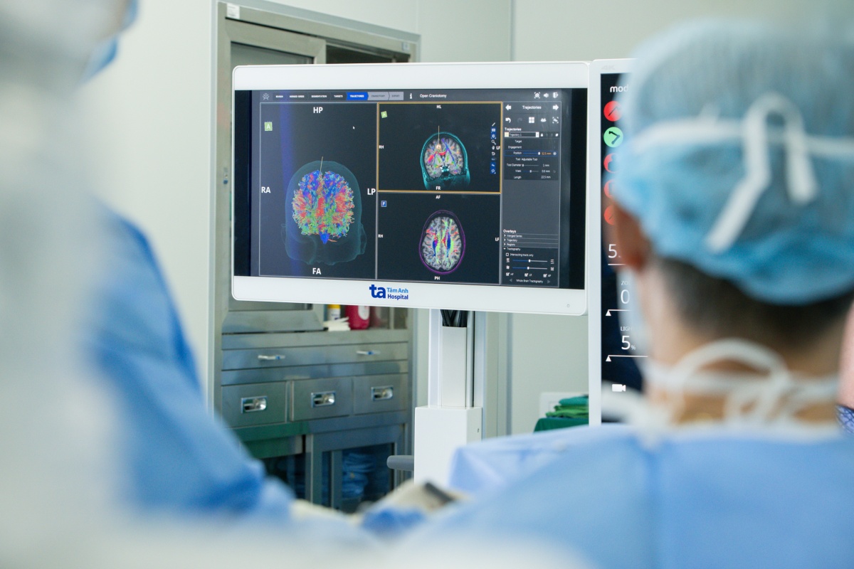 Bệnh viện Tâm Anh TP.HCM: 100 ca mổ não bằng robot AI thành công ngoạn mục Bệnh viện Tâm Anh TP.HCM: 100 ca mổ não bằng robot AI thành công ngoạn mục