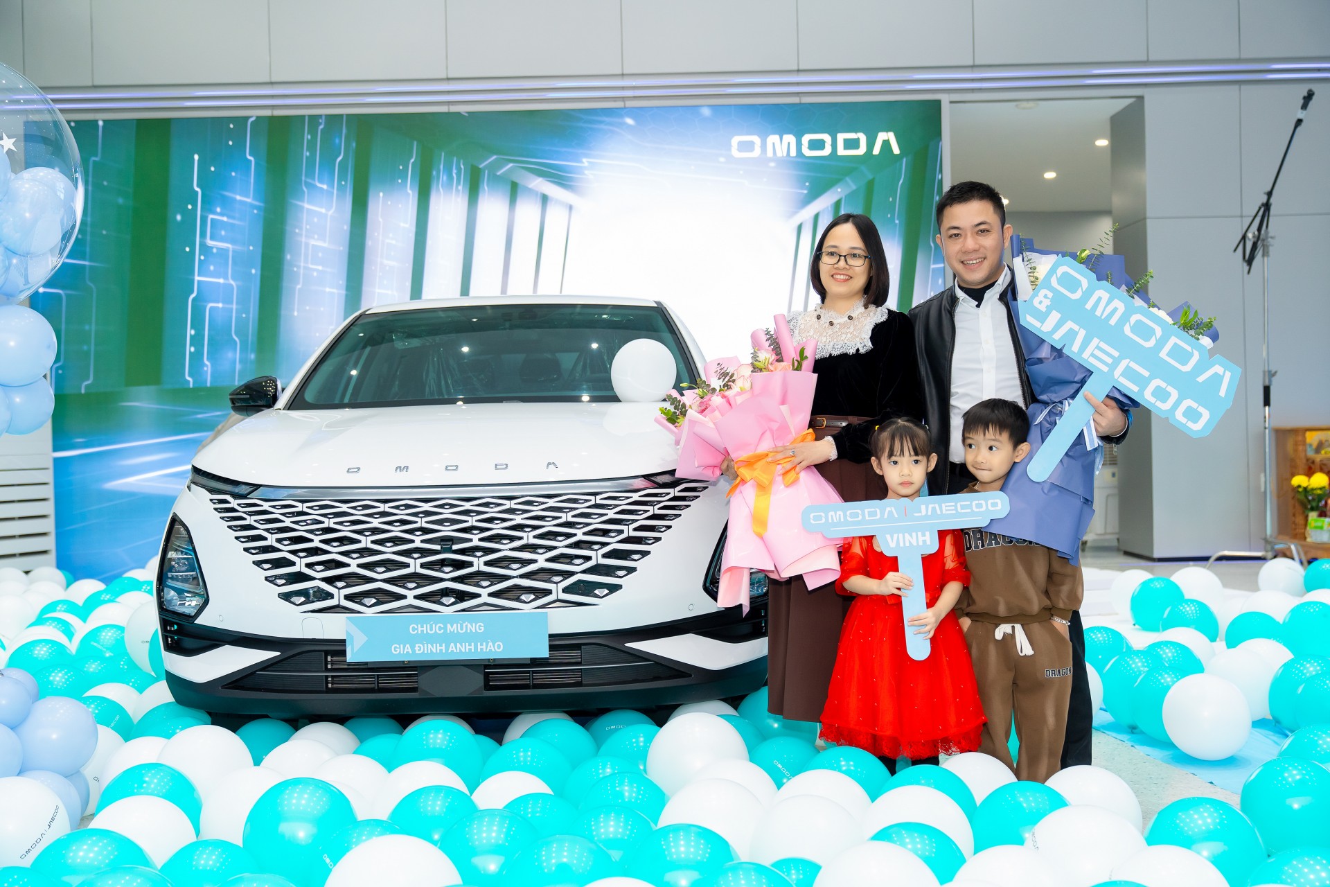 Gia đình anh Lương Viết Anh Hào lựa chọn Omoda C5 là người bạn đồng hành tin cậy Gia đình anh Lương Viết Anh Hào lựa chọn Omoda C5 là người bạn đồng hành tin cậy