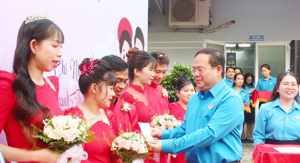 Đồng Nai: Lễ cưới tập thể cho 9 cặp đôi công nhân