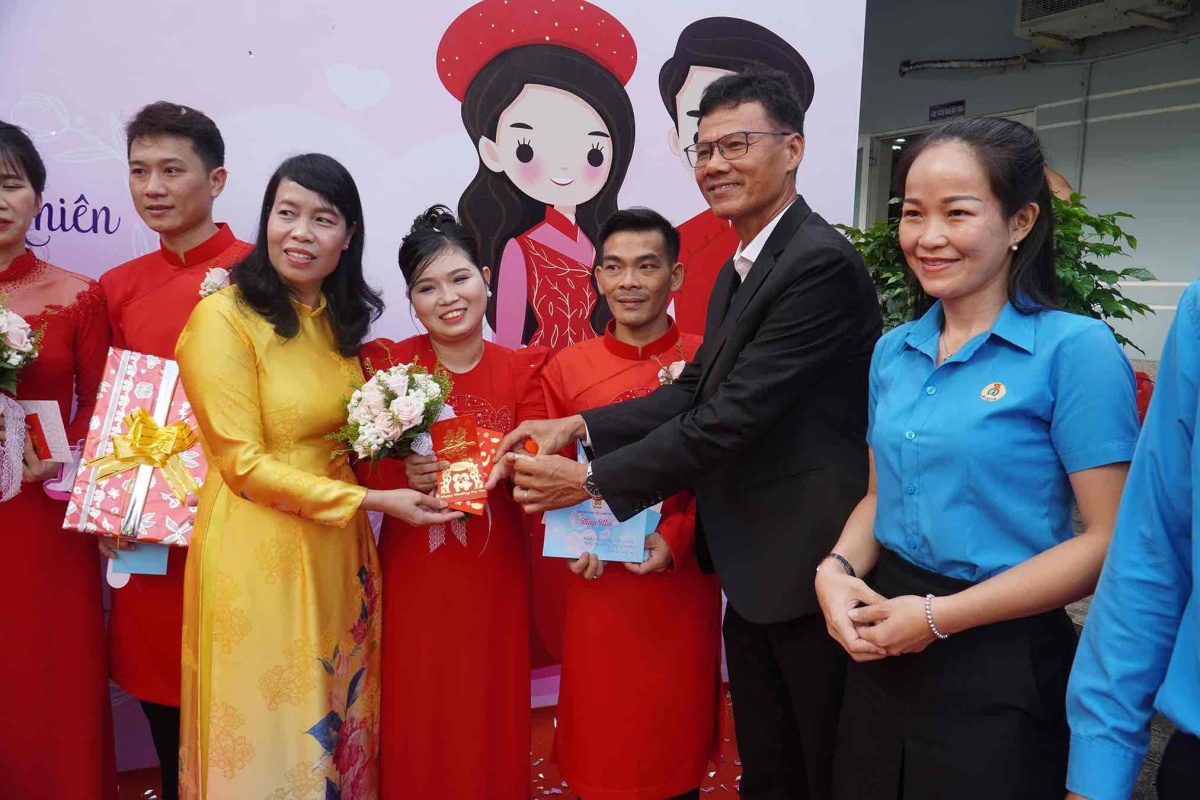 Đồng Nai: Lễ cưới tập thể cho 9 cặp đôi công nhân