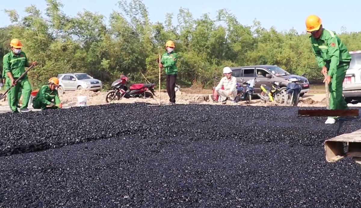 Những ngày cuối năm trên công trường cao tốc Cần Thơ – Cà Mau