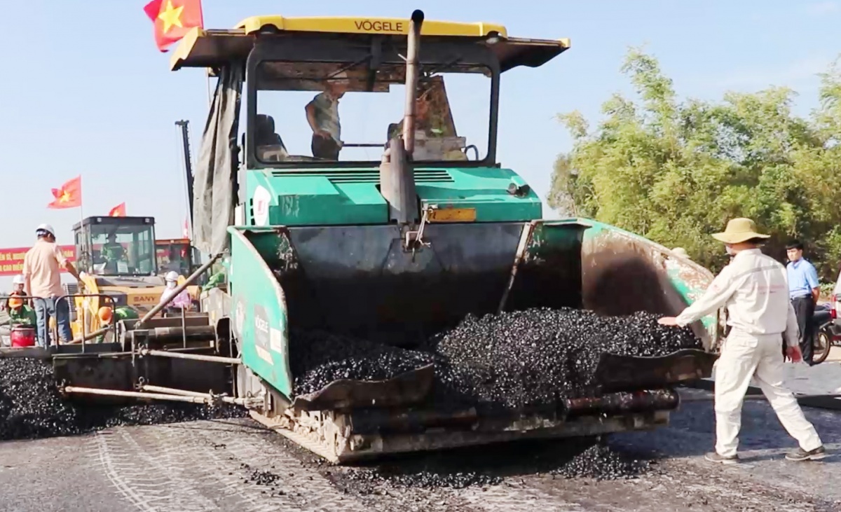 Những ngày cuối năm trên công trường cao tốc Cần Thơ – Cà Mau