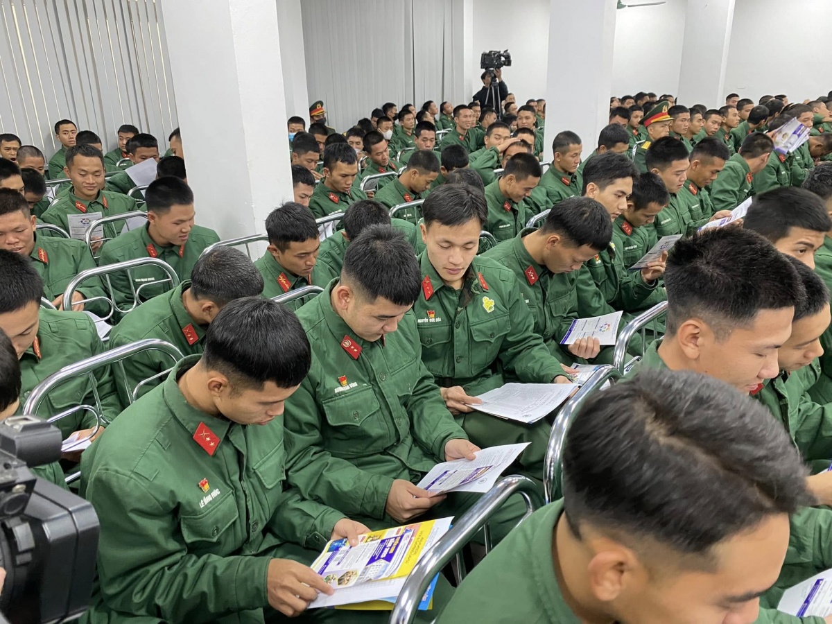 Bỡ ngỡ sau xuất ngũ, bộ đội tìm hướng đi tại phiên giao dịch việc làm Bỡ ngỡ sau xuất ngũ, bộ đội tìm hướng đi tại phiên giao dịch việc làm