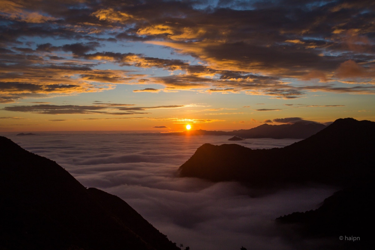 Đằng sau công nghiệp “săn mây”