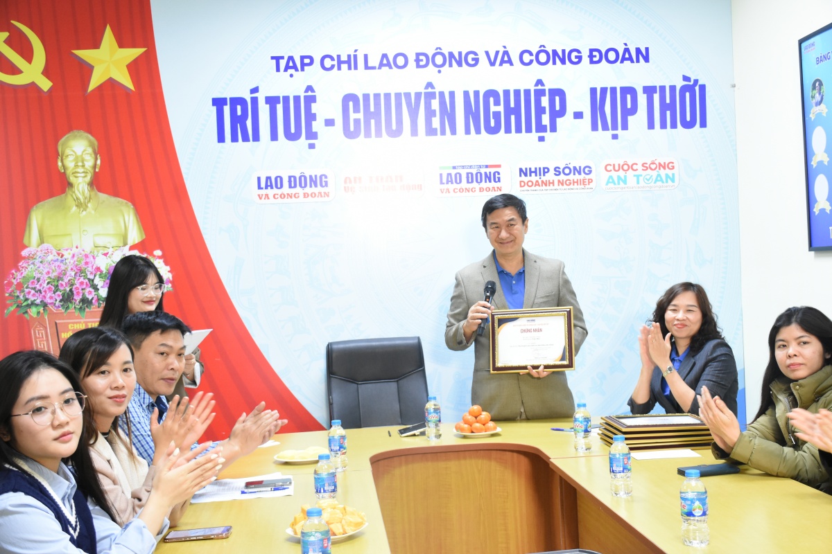 Lễ trao giải Cuộc thi trực tuyến "Chuyện đời tôi": Viết nên câu chuyện của riêng mình Lễ trao giải Cuộc thi trực tuyến "Chuyện đời tôi": Viết nên câu chuyện của riêng mình