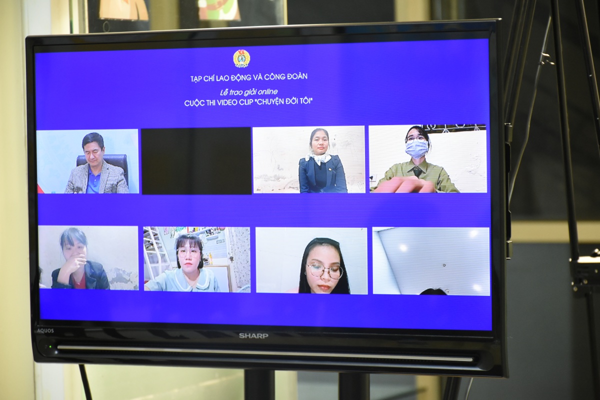 Lễ trao giải Cuộc thi trực tuyến "Chuyện đời tôi": Viết nên câu chuyện của riêng mình Lễ trao giải Cuộc thi trực tuyến "Chuyện đời tôi": Viết nên câu chuyện của riêng mình