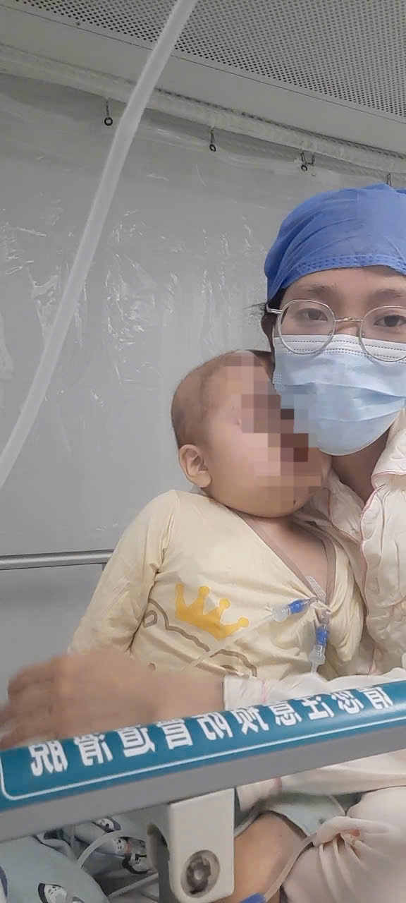 Vay 1,5 tỷ cứu con, gia đình giáo viên trẻ kiệt quệ Vay 1,5 tỷ cứu con, gia đình giáo viên trẻ kiệt quệ