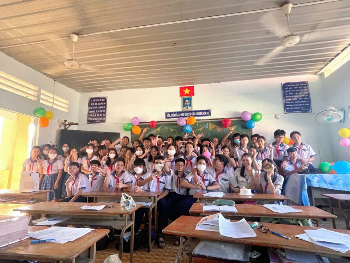 Hành trình vững bước trong gian khó của cô giáo Thu Hiền Hành trình vững bước trong gian khó của cô giáo Thu Hiền