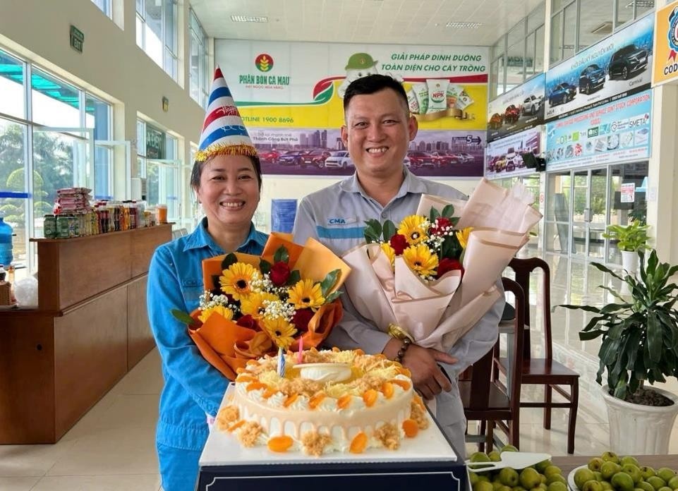 Chị Huỳnh Thị Huyền Trang và hành trình vượt khó tại Cảng Hàng không Cà Mau Chị Huỳnh Thị Huyền Trang và hành trình vượt khó tại Cảng Hàng không Cà Mau