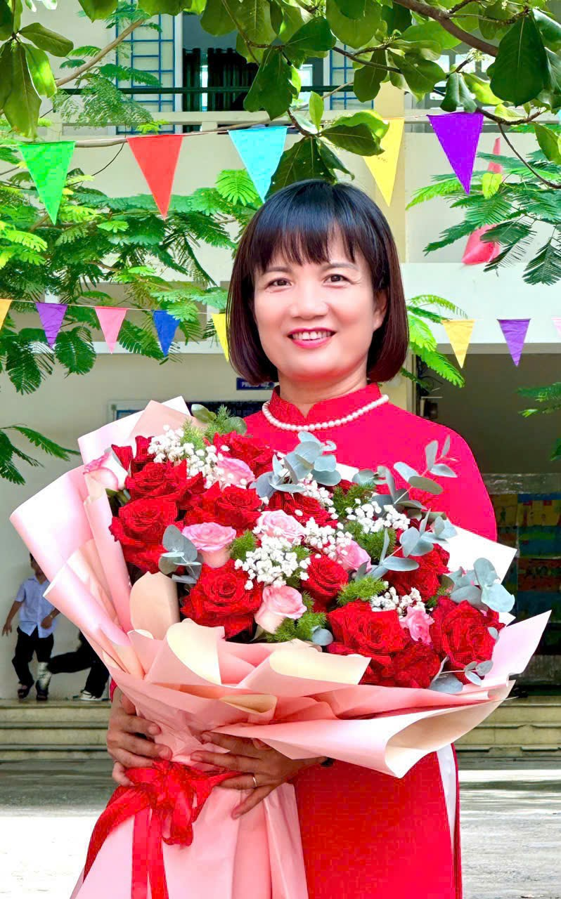 Cô hiệu trưởng dẫn đường cho sự đổi mới