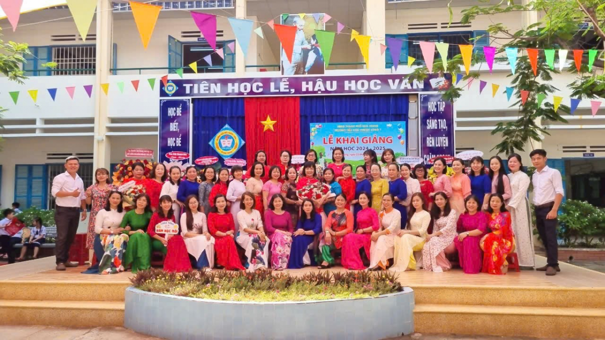 Cô hiệu trưởng dẫn đường cho sự đổi mới