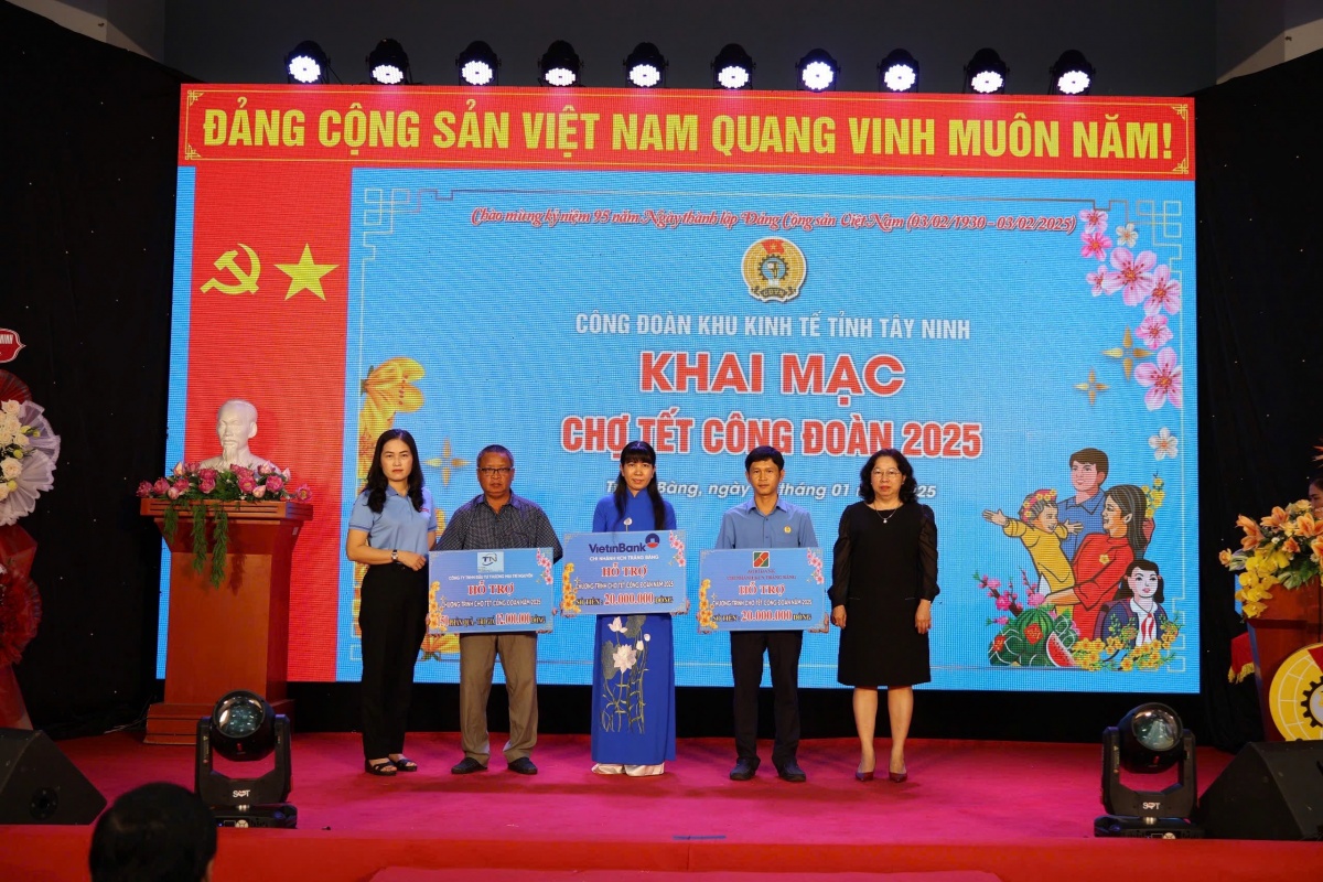 Tây Ninh: Hơn 40 gian hàng Chợ Tết phục vụ công nhân