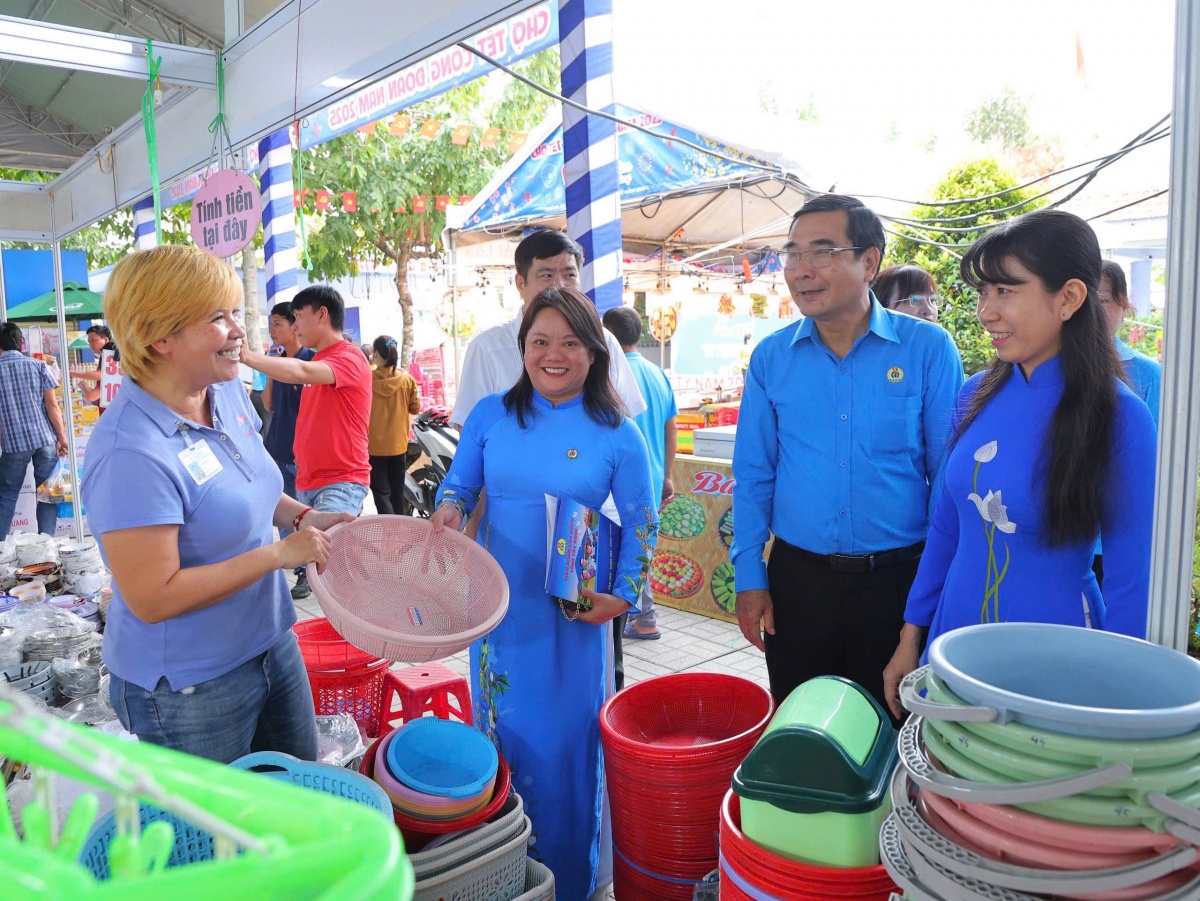 Tây Ninh: Hơn 40 gian hàng Chợ Tết phục vụ công nhân