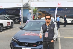 Giám khảo XE CỦA NĂM 2025 đánh giá nhanh hộp số e-CVT trên Honda Civic e:HEV RS