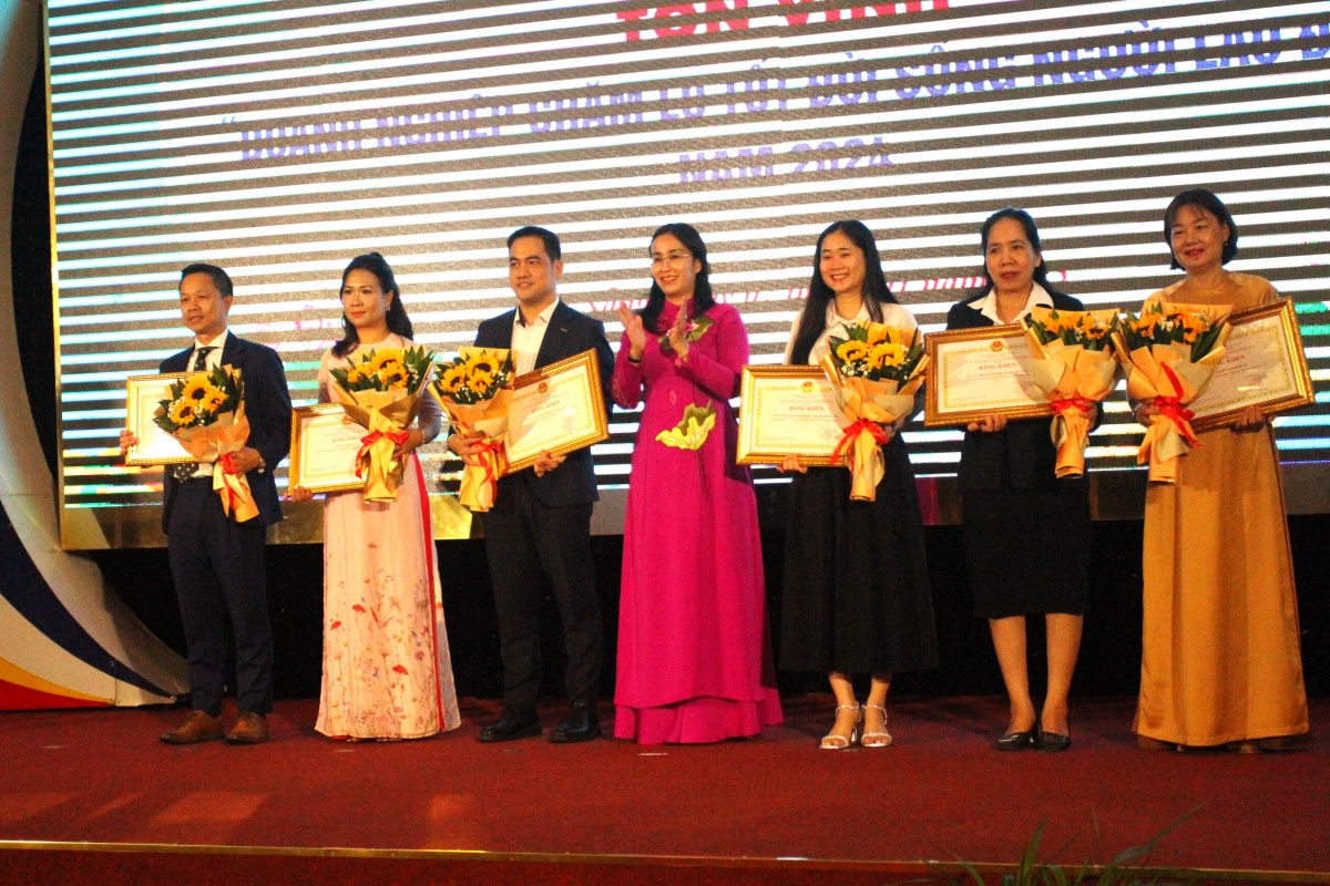 Người lao động, doanh nghiệp nỗ lực sáng tạo vì sự phát triển của Đà Nẵng Người lao động, doanh nghiệp nỗ lực sáng tạo vì sự phát triển của Đà Nẵng