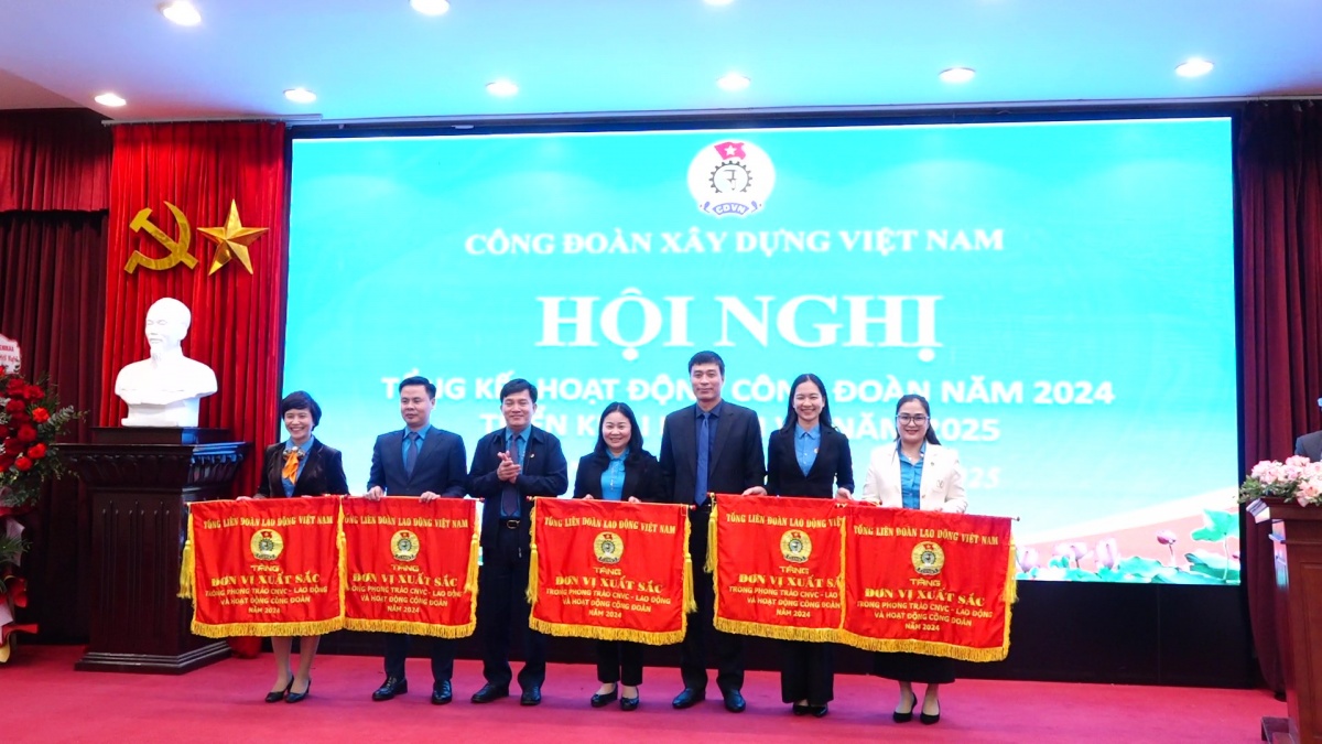 Tăng cường vai trò đại diện, đồng hành cùng người lao động vượt khó