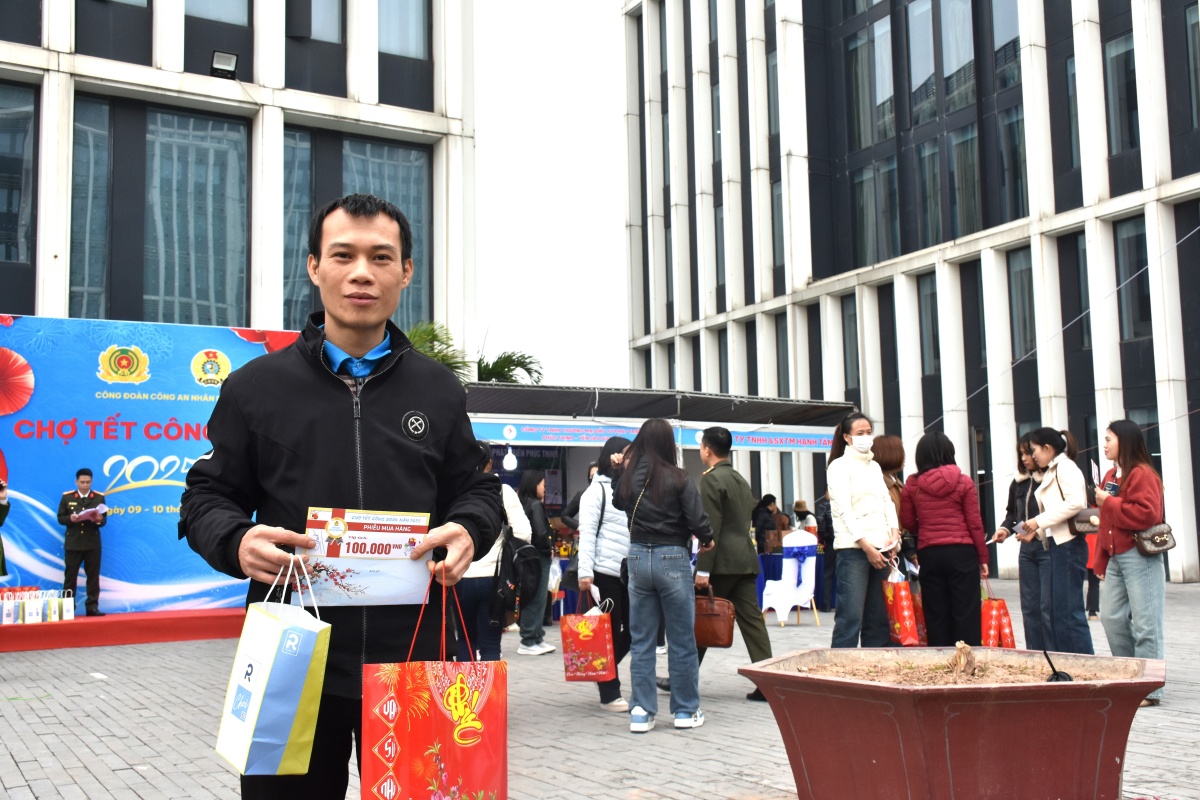 Mang Tết ấm cho đoàn viên công đoàn trong Công an Nhân dân