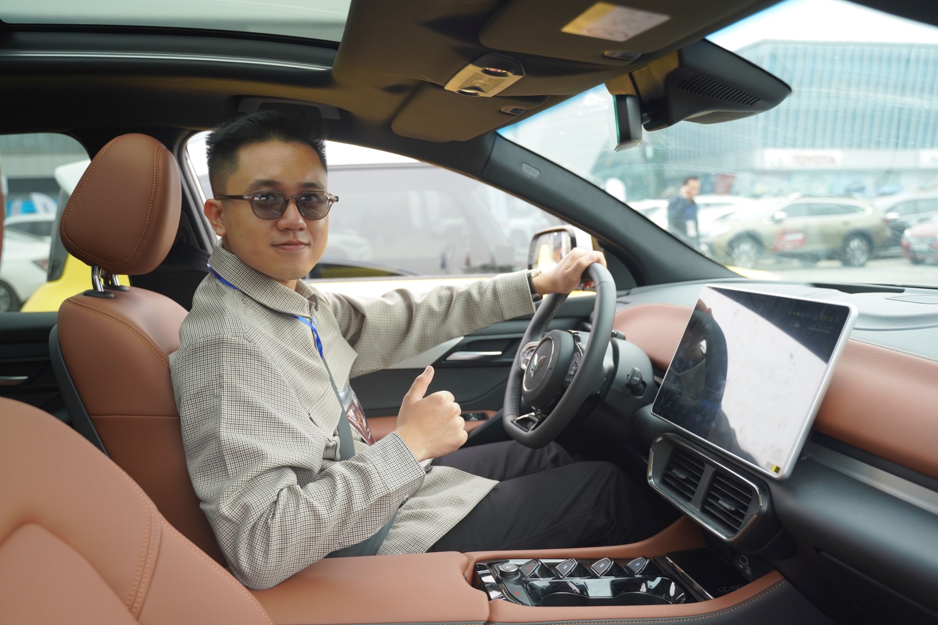 Giám khảo XE CỦA NĂM 2025 đánh giá VinFast VF8 Lux Plus: Thăng hạng trải nghiệm, vận hành mạnh mẽ Giám khảo XE CỦA NĂM 2025 đánh giá VinFast VF8 Lux Plus: Thăng hạng trải nghiệm, vận hành mạnh mẽ