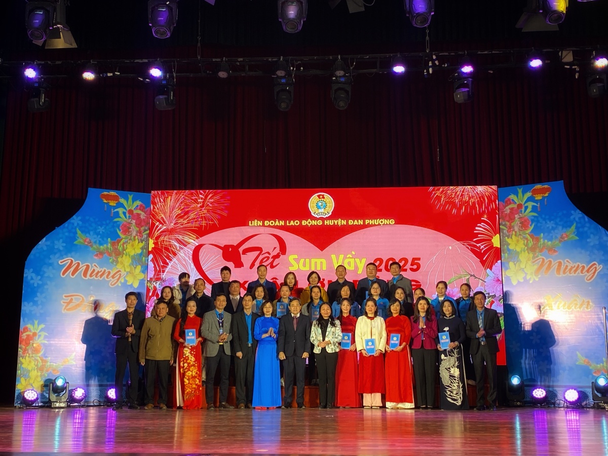 Bánh chưng yêu thương trên “quê hương người gái đảm”