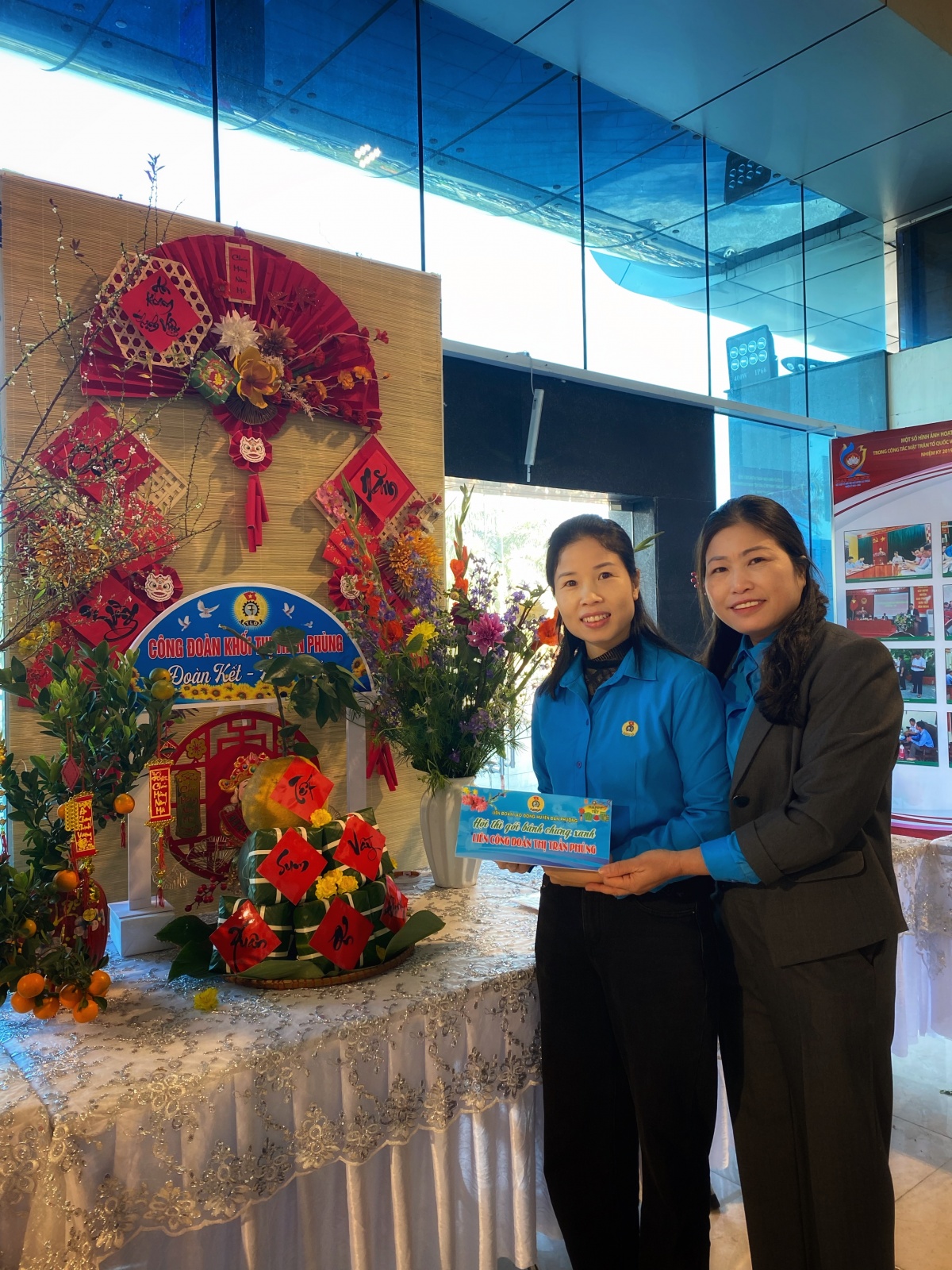 Bánh chưng yêu thương trên “quê hương người gái đảm”