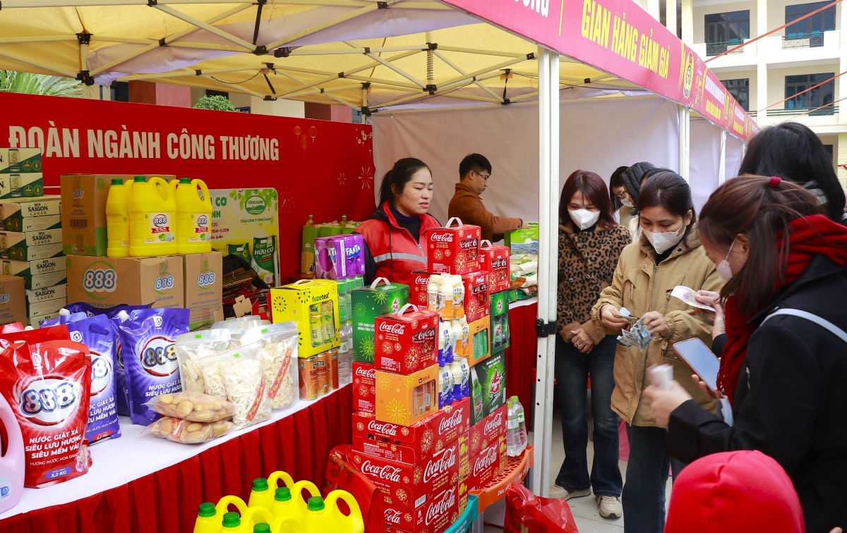 Tết đến sớm với người lao động Quảng Bình: Khi Công đoàn là mái nhà thứ hai