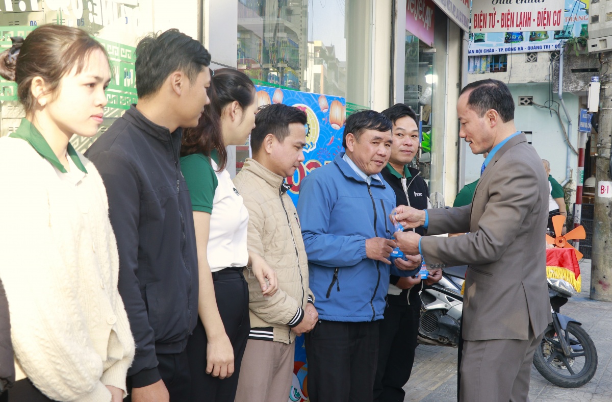 Công nhân Quảng Trị sắm Tết từ phiếu giảm giá của công đoàn