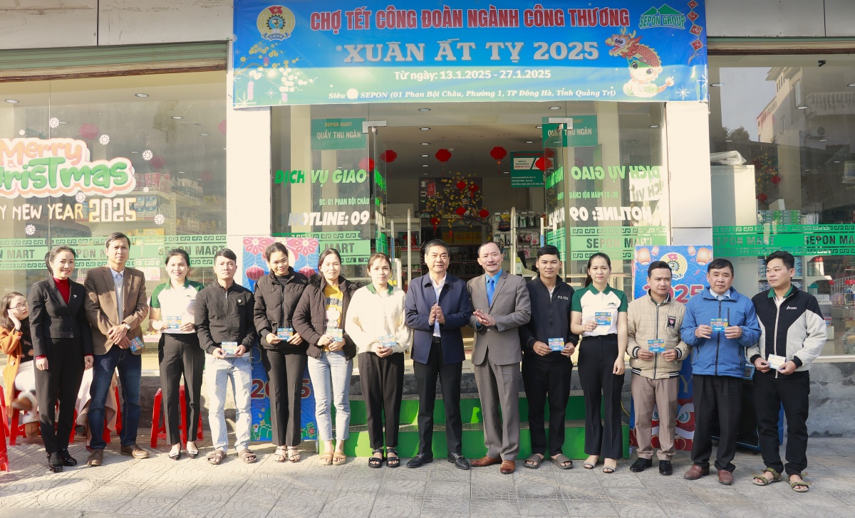 Công nhân Quảng Trị sắm Tết từ phiếu giảm giá của công đoàn