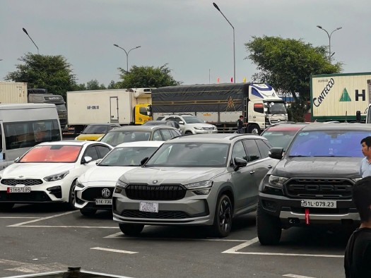 Bắt gặp Skoda Kodiaq 2025 lăn bánh tại Việt Nam Bắt gặp Skoda Kodiaq 2025 lăn bánh tại Việt Nam