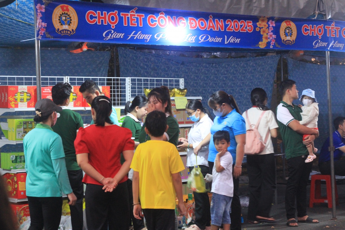 Mang Tết nghĩa tình về biên giới