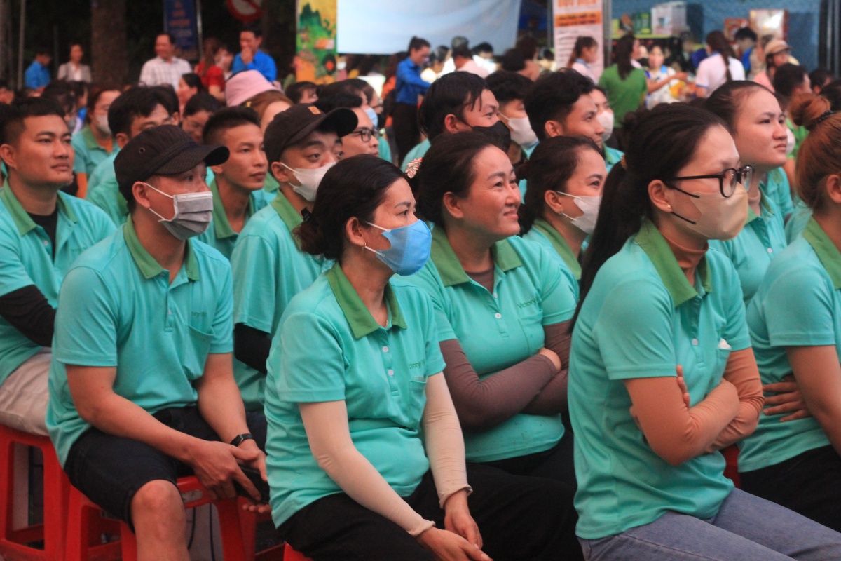 Mang Tết nghĩa tình về biên giới