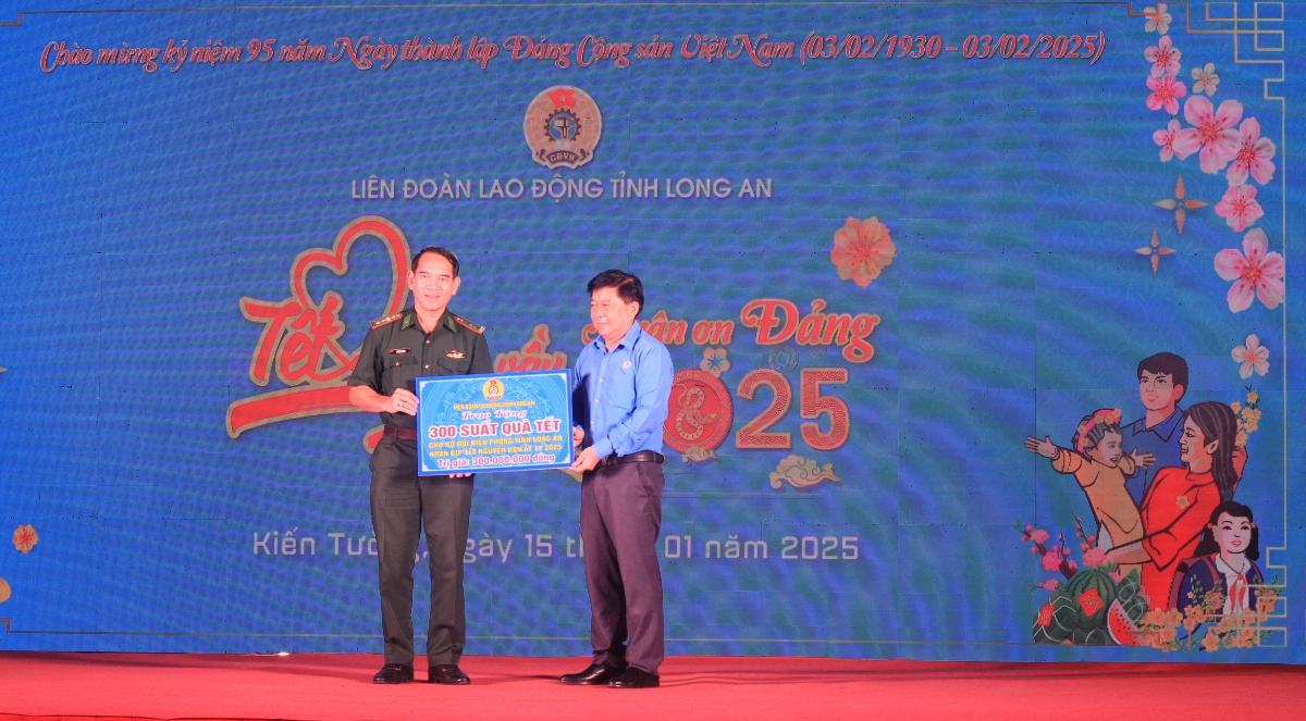 Mang Tết nghĩa tình về biên giới