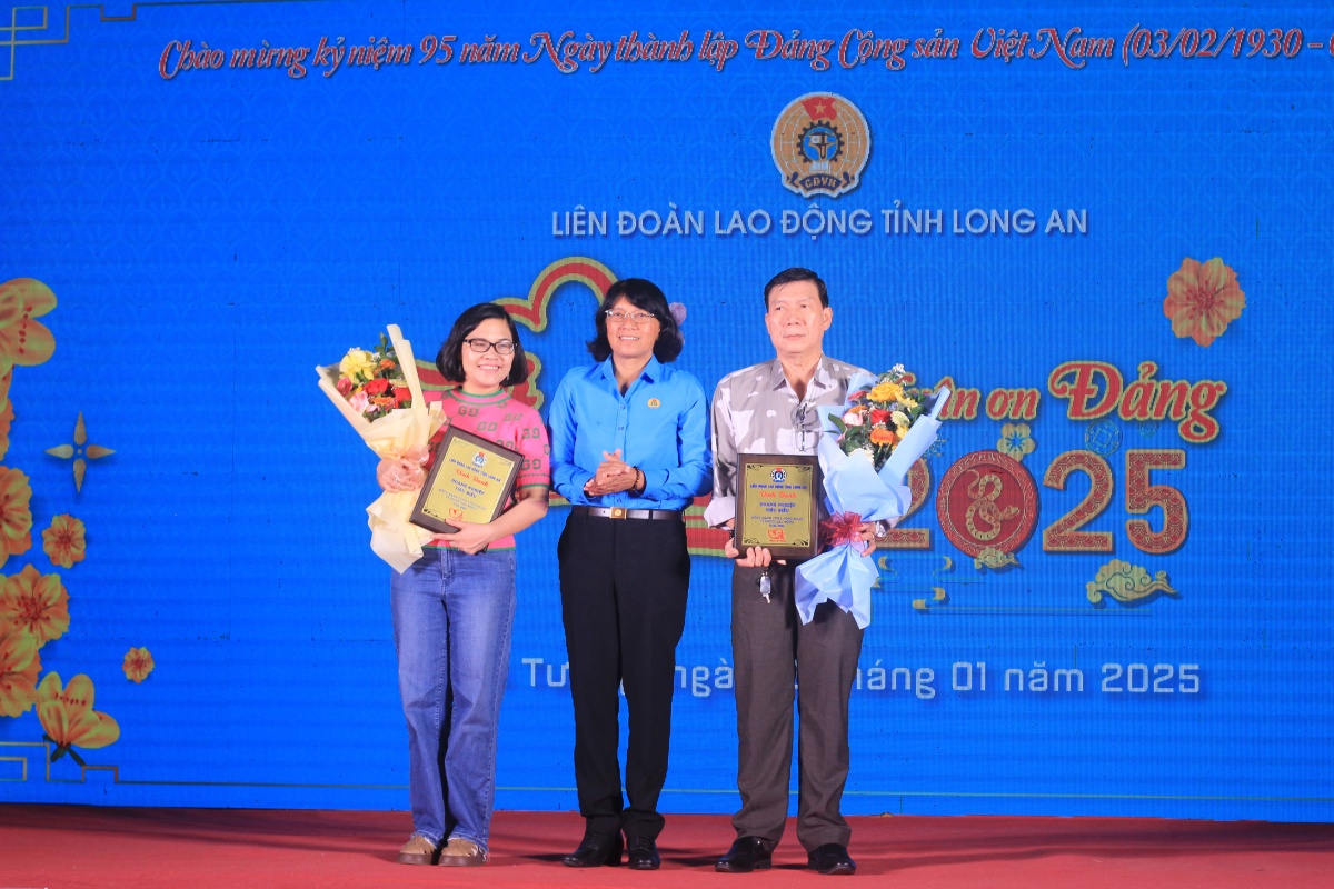 Mang Tết nghĩa tình về biên giới