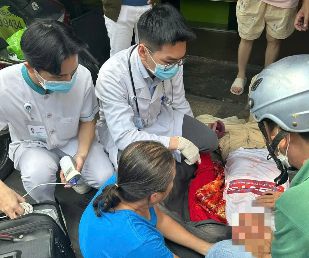 Người lái Lamborghini bất tỉnh giữa phố Người lái Lamborghini bất tỉnh giữa phố