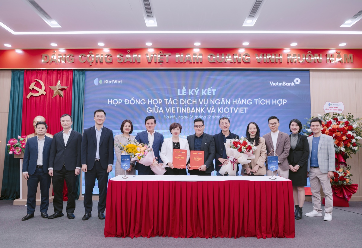 Các đại biểu tham dự chúc mừng sự hợp tác giữa VietinBank và KiotViet