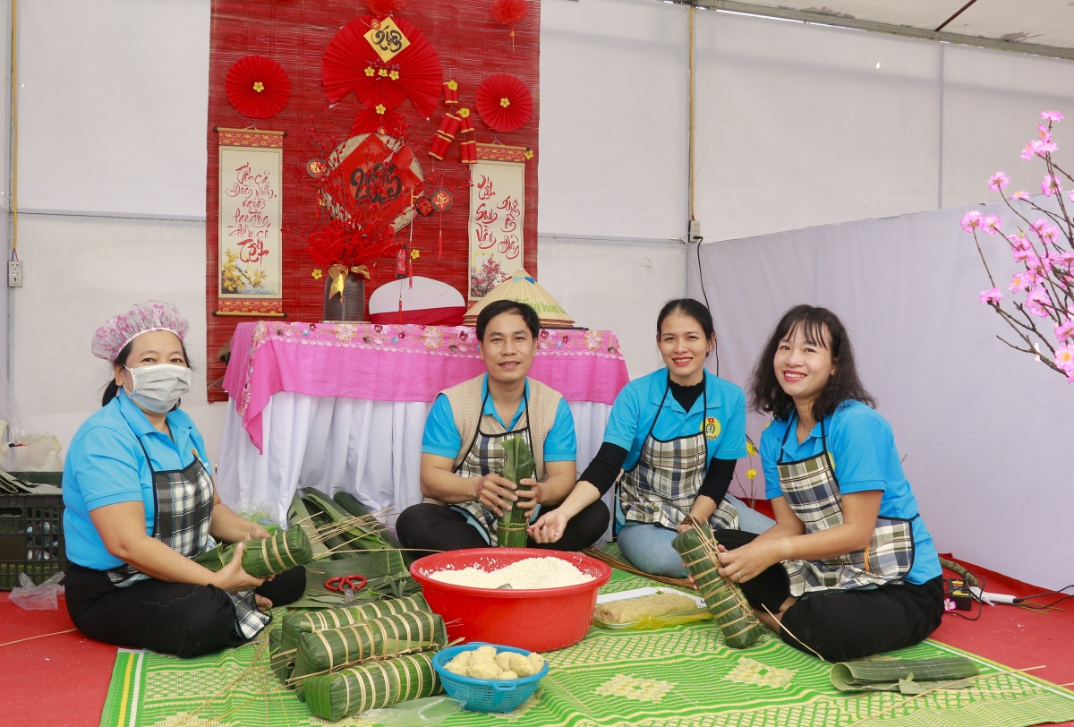 Tết sum vầy đã đến với đoàn viên, người lao động ở Huế Tết sum vầy đã đến với đoàn viên, người lao động ở Huế