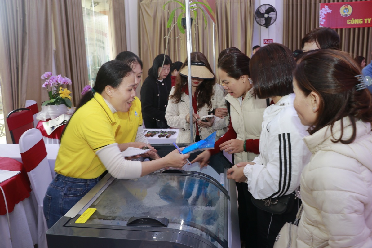 Tết sum vầy đã đến với đoàn viên, người lao động ở Huế Tết sum vầy đã đến với đoàn viên, người lao động ở Huế