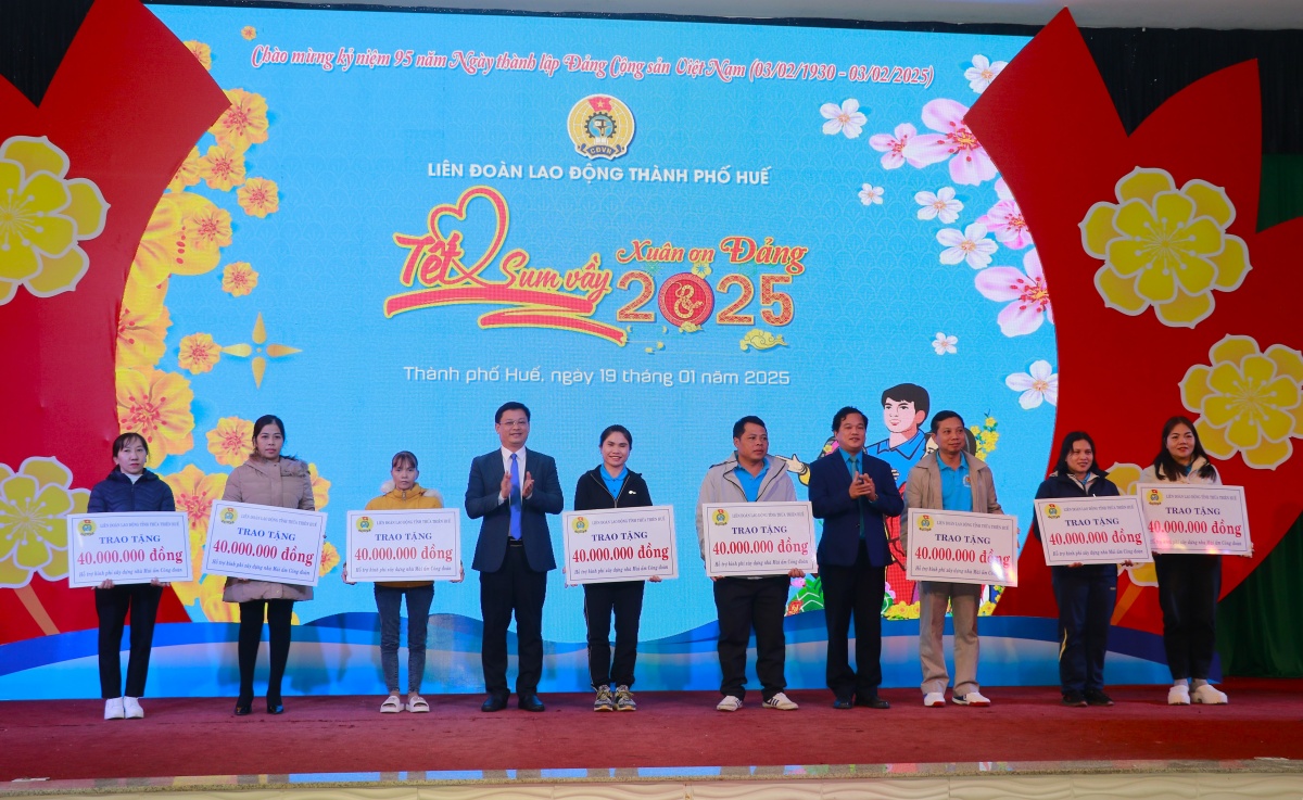 Tết sum vầy đã đến với đoàn viên, người lao động ở Huế Tết sum vầy đã đến với đoàn viên, người lao động ở Huế