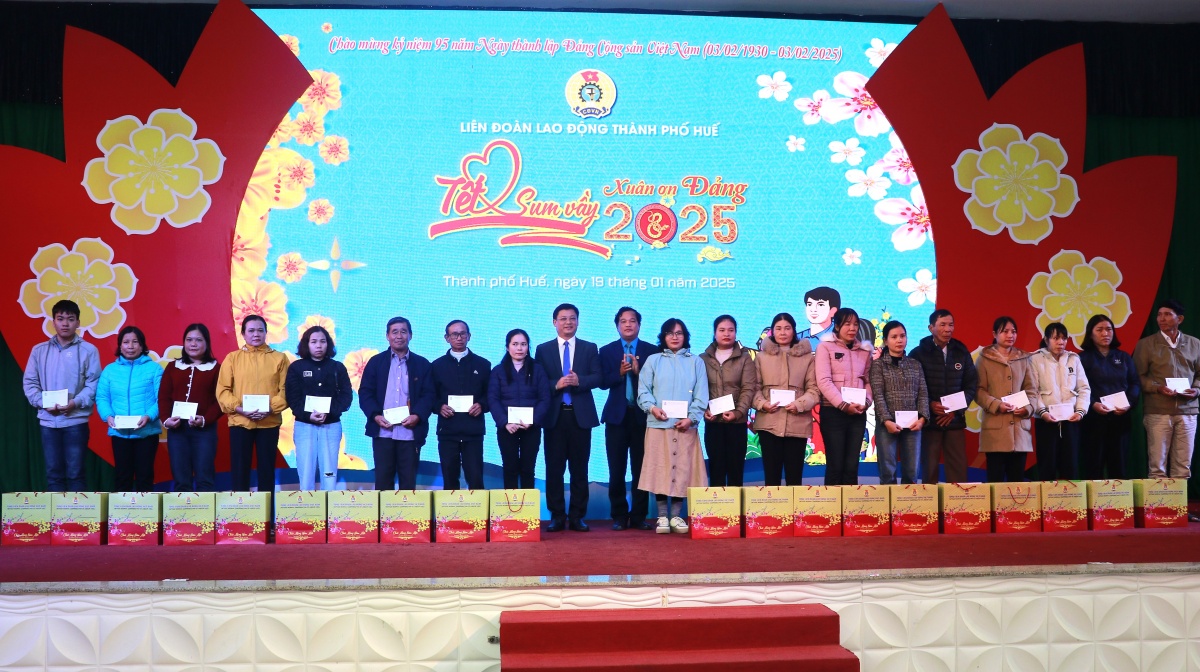Tết sum vầy đã đến với đoàn viên, người lao động ở Huế Tết sum vầy đã đến với đoàn viên, người lao động ở Huế