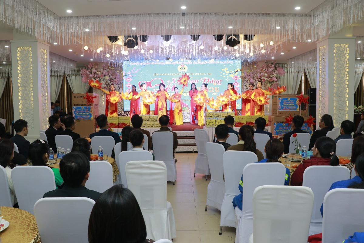 Tết sum vầy tại Quảng Trị: Thắp lửa yêu thương cho lao động khó khăn