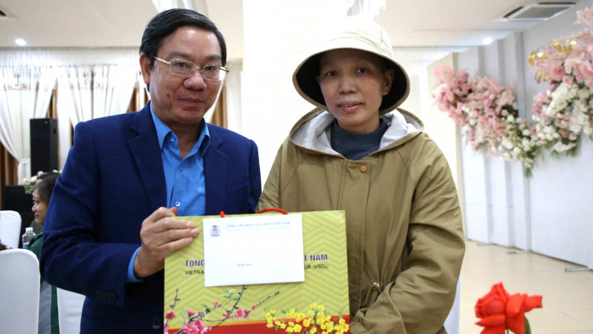 Tết sum vầy tại Quảng Trị: Thắp lửa yêu thương cho lao động khó khăn