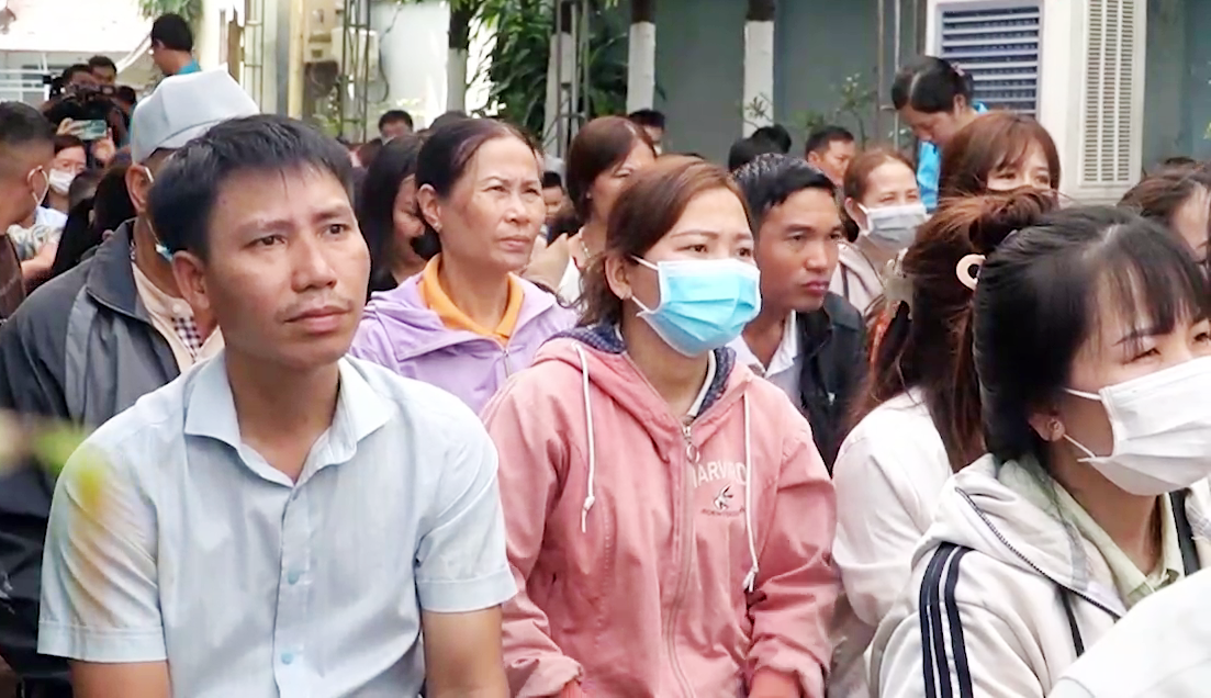 Công nhân xúc động trong ngày về quê trên “Chuyến tàu Công đoàn – Xuân 2025” Công nhân xúc động trong ngày về quê trên “Chuyến tàu Công đoàn – Xuân 2025”