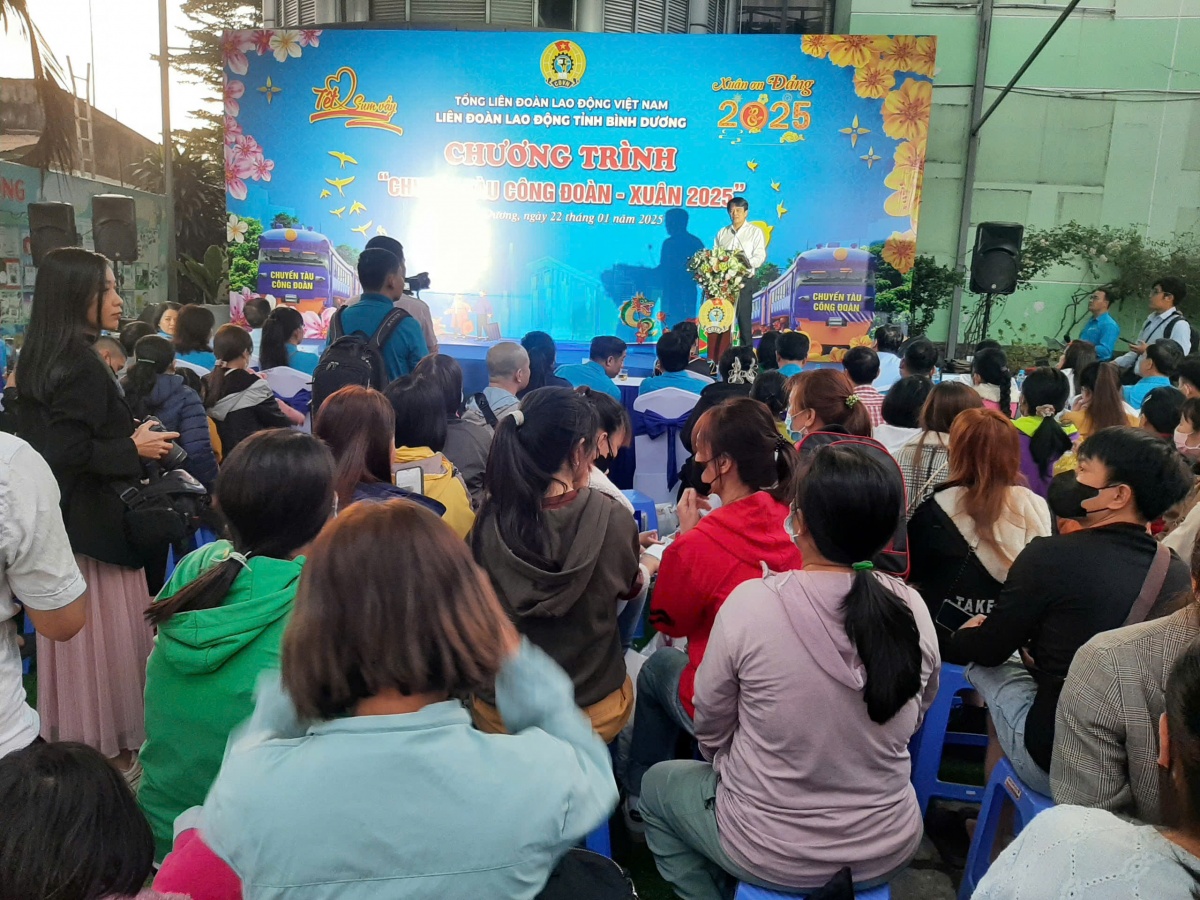 Công đoàn Bình Dương: Tặng vé miễn phí cho hàng trăm công nhân lên tàu về quê đón Tết 2025