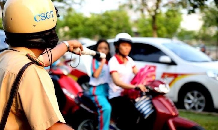 Không đội mũ bảo hiểm phạt bao nhiêu 2025? Mức phạt không đội mũ bảo hiểm năm 2025 sẽ tăng cao hơn.