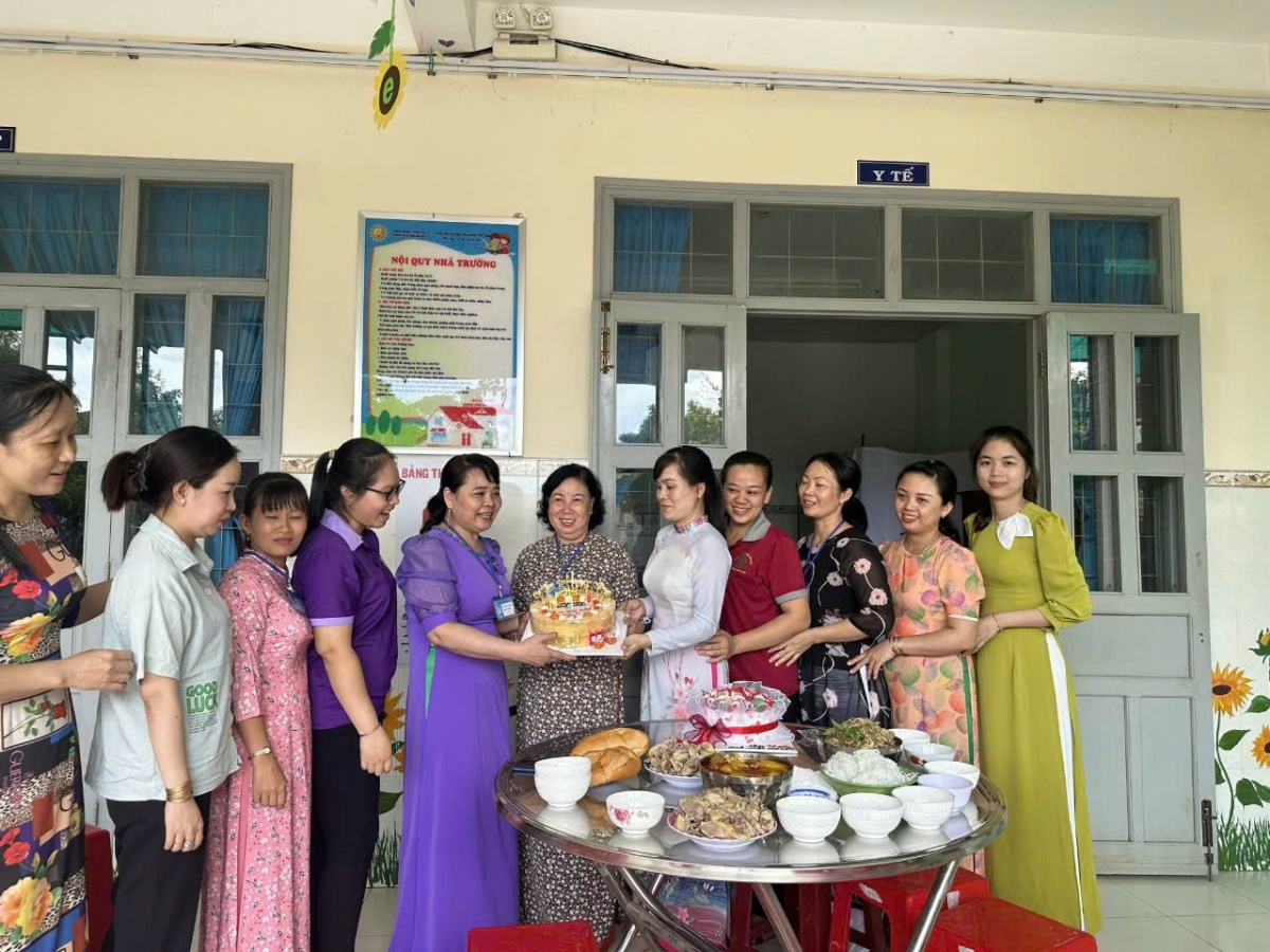 Người luôn mang đến những điều tốt đẹp cho đồng nghiệp