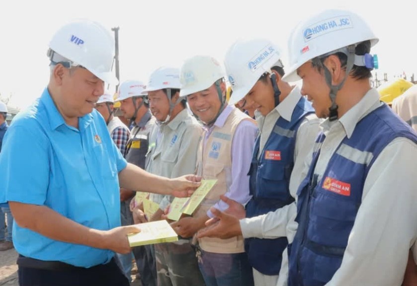 Công nhân trở lại làm việc sau Tết Nguyên đán 2025 với tỷ lệ cao