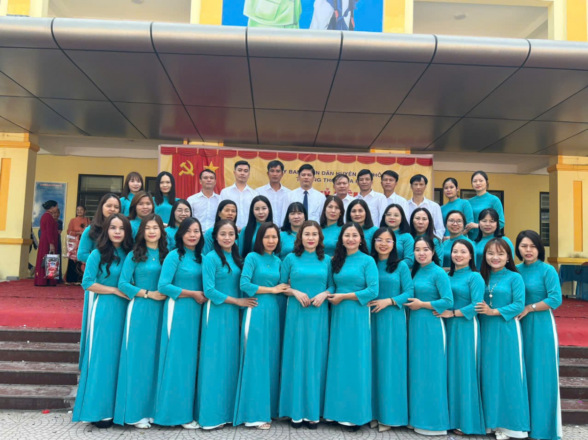 Hành trình gần 30 năm cống hiến của một nhà giáo ưu tú Hành trình gần 30 năm cống hiến của một nhà giáo ưu tú