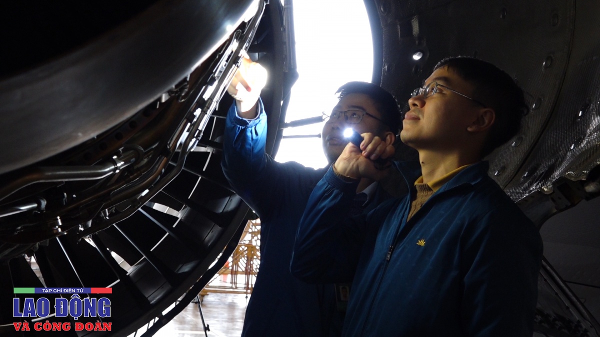 Vinh danh những người tiên phong, dẫn đường cho sự phát triển Vinh danh những người tiên phong, dẫn đường cho sự phát triển