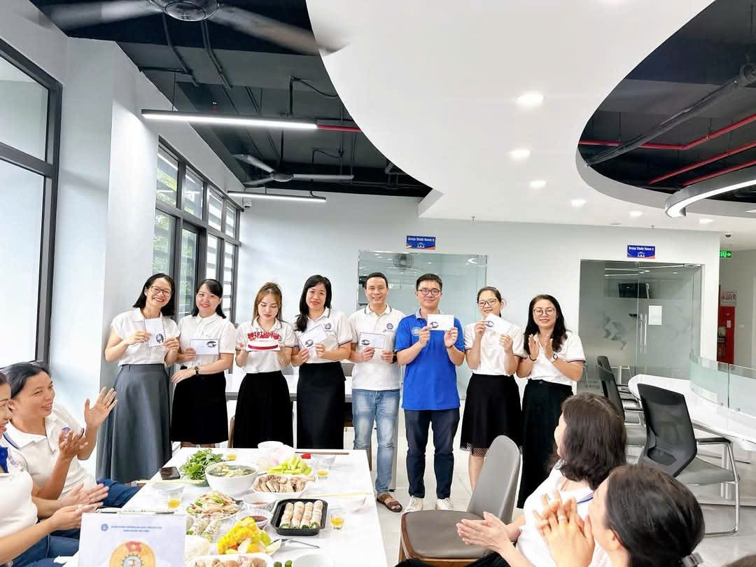 Vòng tay lớn của Công đoàn Thư viện TMU Vòng tay lớn của Công đoàn Thư viện TMU